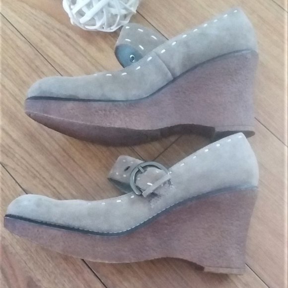 ROBERTO Vianni | Mary Jane Style Suede Sand Tan Wedges - Picture 6 of 6
